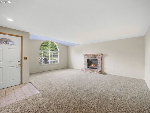 1778 N LAURELWOOD Loop, Canby, OR 97013