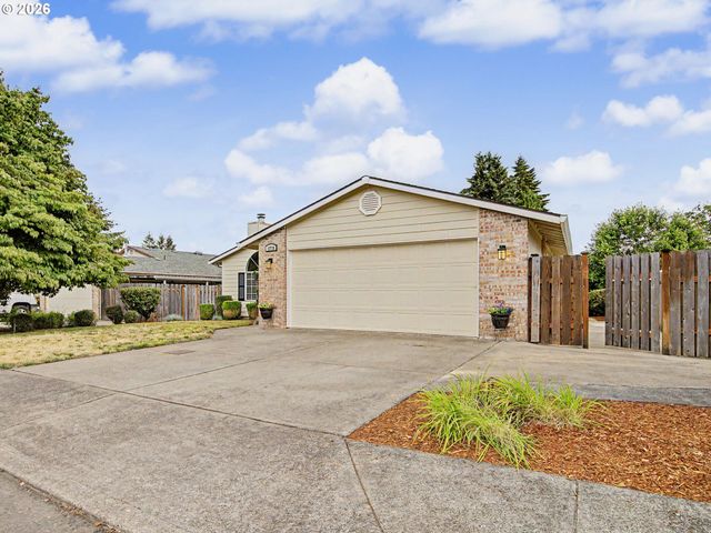 1778 N LAURELWOOD Loop, Canby, OR 97013