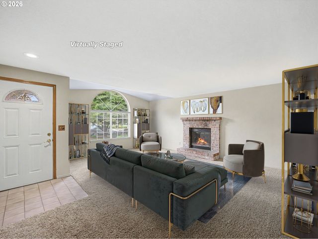 1778 N LAURELWOOD Loop, Canby, OR 97013