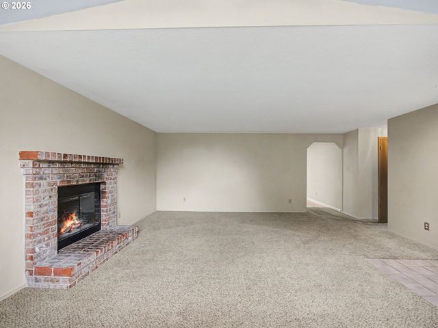 1778 N LAURELWOOD Loop, Canby, OR 97013