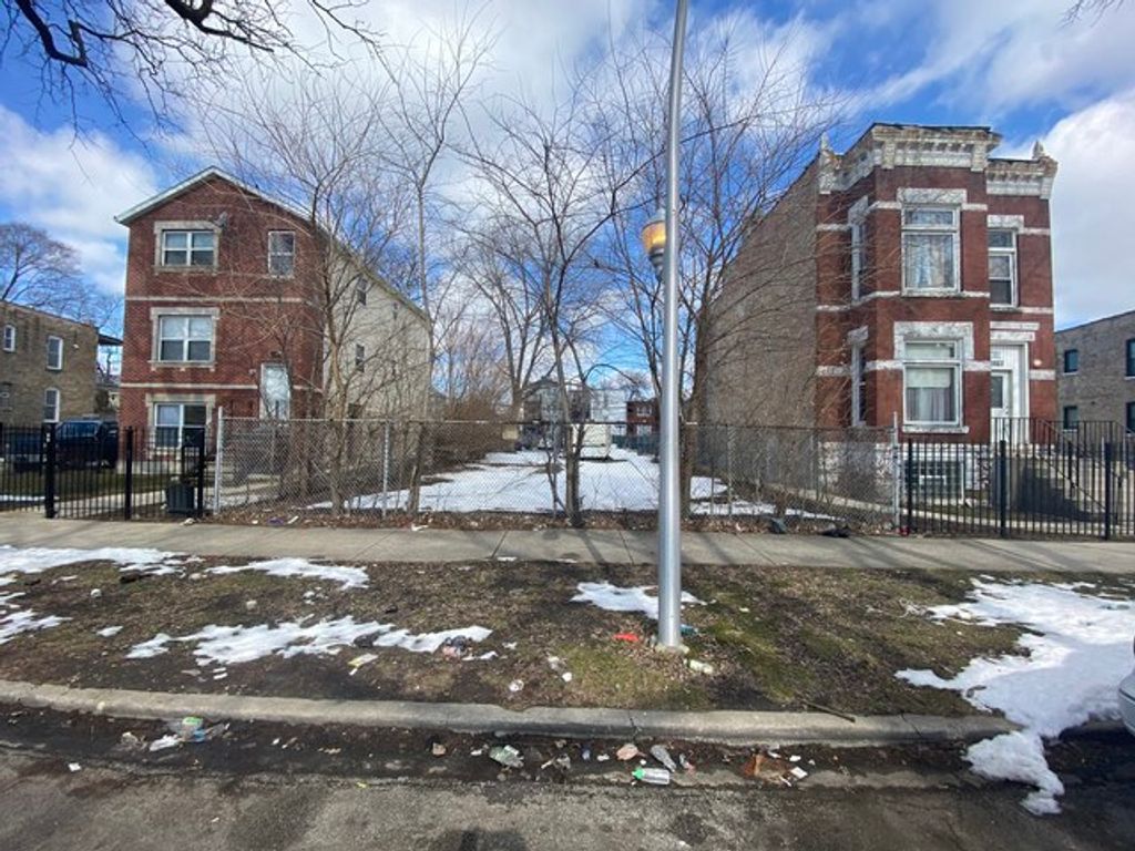 3324 W Walnut Street, Chicago, IL 60624