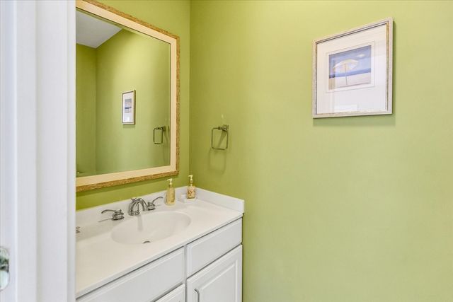 3 Honora Ln 3, Bourne, MA 02532