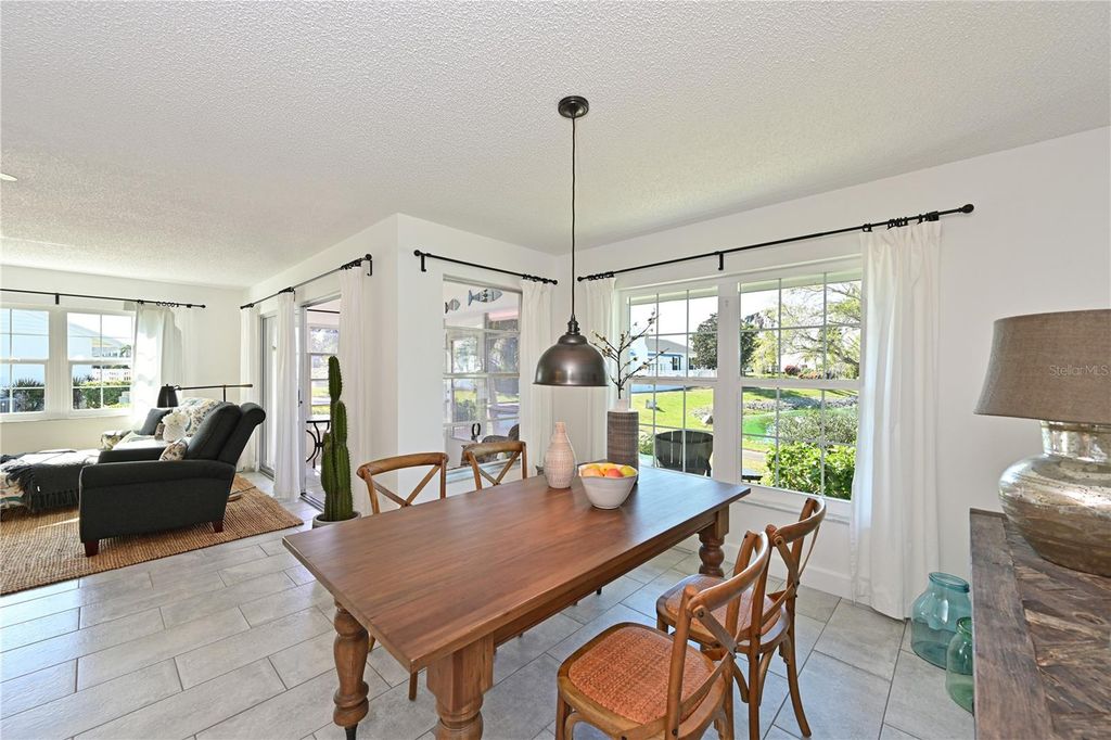 Image 17 of property listing at 9426 ANDOVER CIRCLE, Bradenton, FL 34210