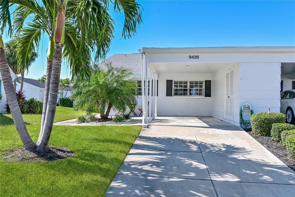 Image 37 of property listing at 9426 ANDOVER CIRCLE, Bradenton, FL 34210