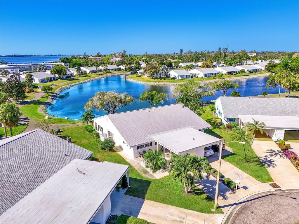 Image 5 of property listing at 9426 ANDOVER CIRCLE, Bradenton, FL 34210