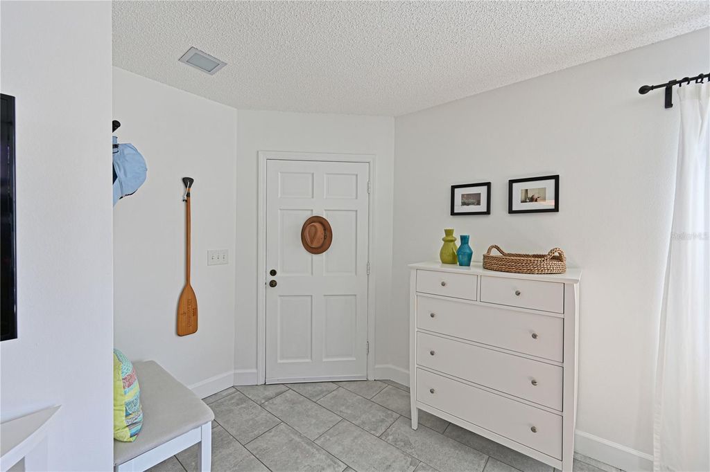 Image 9 of property listing at 9426 ANDOVER CIRCLE, Bradenton, FL 34210