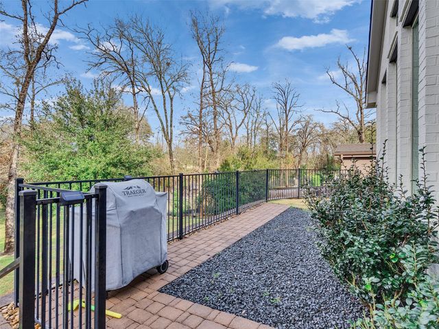 122 Ballantyne Drive, Montgomery, TX 77316