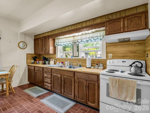 813 Montreat Road, Black Mountain, NC 28711