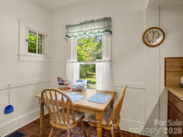 813 Montreat Road, Black Mountain, NC 28711