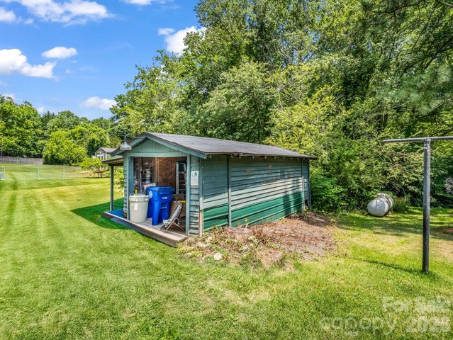 813 Montreat Road, Black Mountain, NC 28711