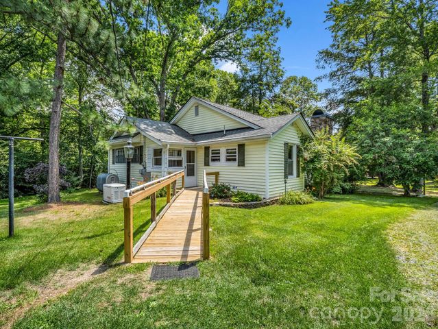 813 Montreat Road, Black Mountain, NC 28711
