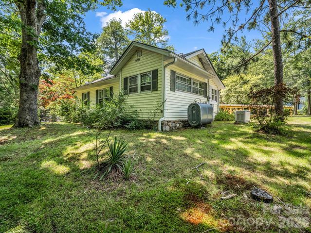 813 Montreat Road, Black Mountain, NC 28711