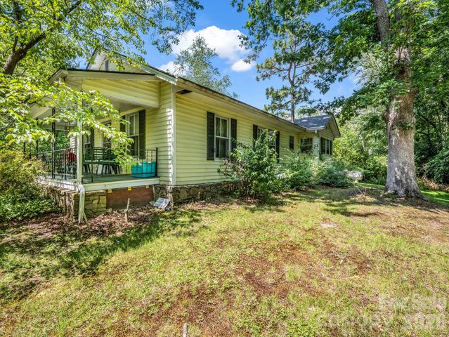 813 Montreat Road, Black Mountain, NC 28711