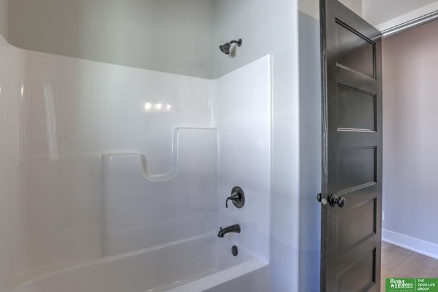 5807 N 197th Street, Elkhorn, NE 68022