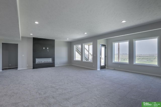 5807 N 197th Street, Elkhorn, NE 68022