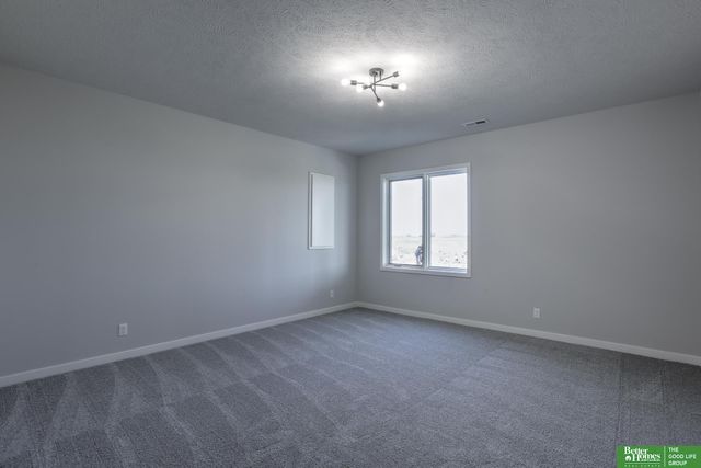 5807 N 197th Street, Elkhorn, NE 68022