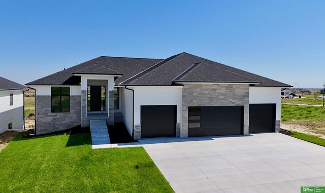 5807 N 197th Street, Elkhorn, NE 68022