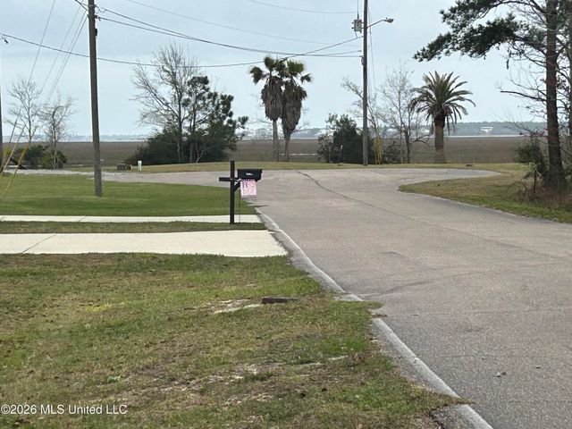 2462 Iki Place, Diamondhead, MS 39525