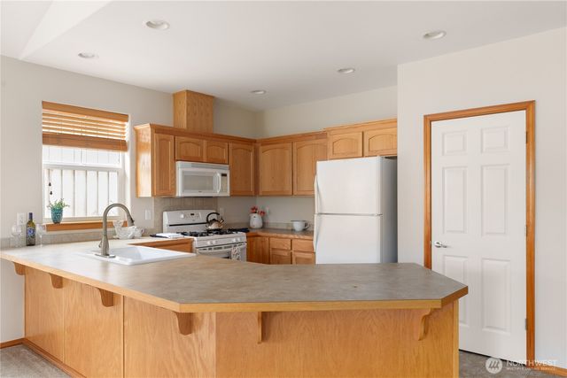 2358 SW Winchester Street, Oak Harbor, WA 98277
