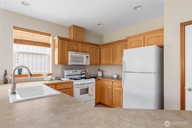 2358 SW Winchester Street, Oak Harbor, WA 98277
