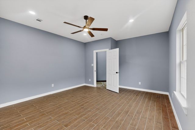 800 Oak Creek Drive, Hutchins, TX 75141