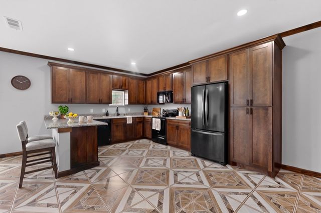 800 Oak Creek Drive, Hutchins, TX 75141