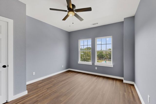 800 Oak Creek Drive, Hutchins, TX 75141
