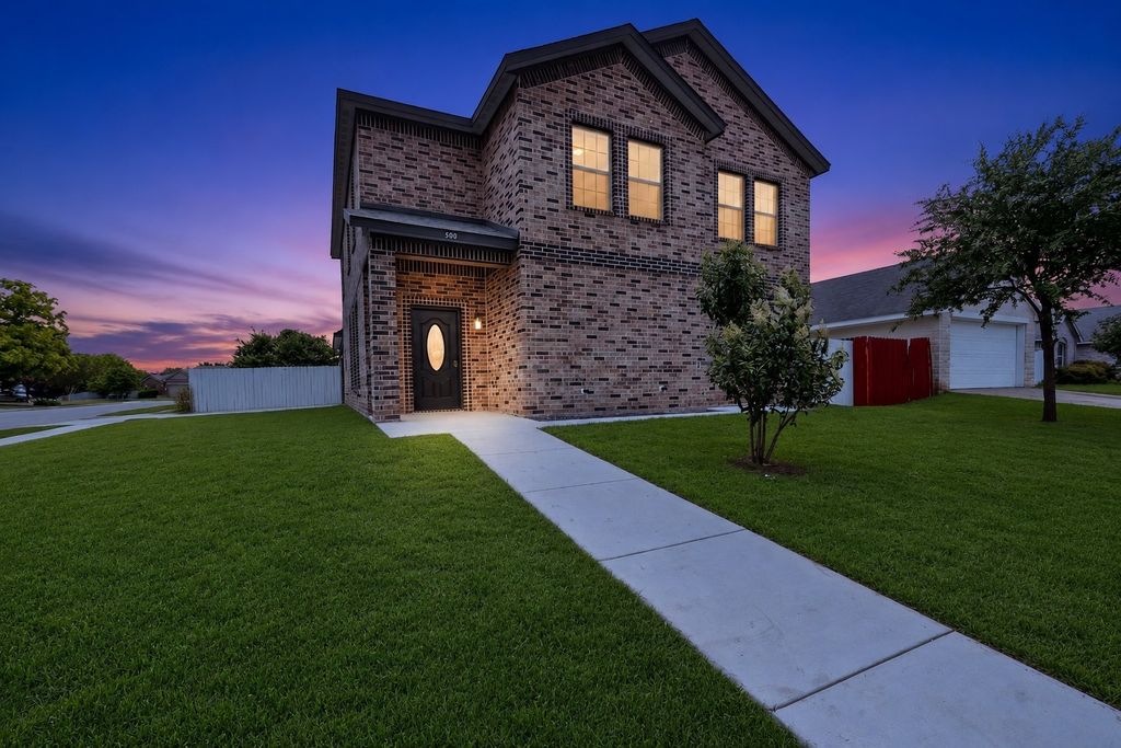 800 Oak Creek Drive, Hutchins, TX 75141