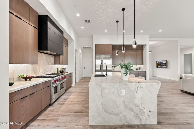 1644 E CREEK CANYON Road, Phoenix, AZ 85086