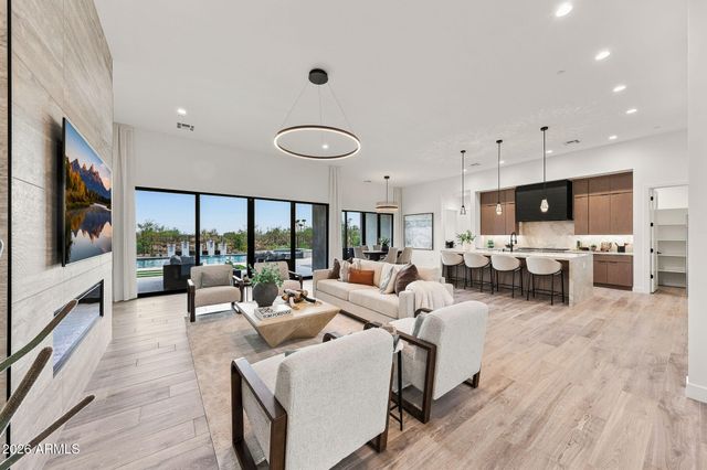 1644 E CREEK CANYON Road, Phoenix, AZ 85086