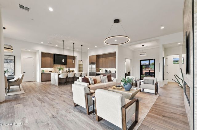 1644 E CREEK CANYON Road, Phoenix, AZ 85086