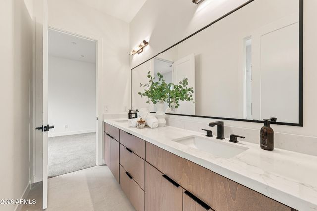1644 E CREEK CANYON Road, Phoenix, AZ 85086