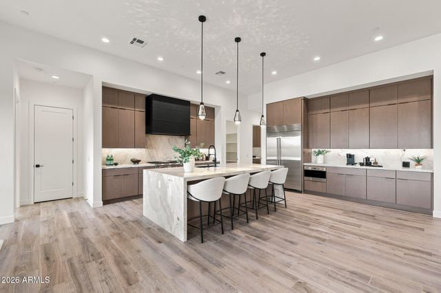 1644 E CREEK CANYON Road, Phoenix, AZ 85086