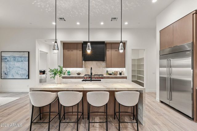 1644 E CREEK CANYON Road, Phoenix, AZ 85086