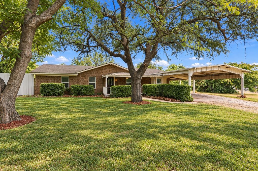 116 Eastridge Drive, Springtown, TX 76082 — exterior