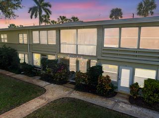 677 ROYAL PALM Boulevard 12, Vero Beach, FL 32960