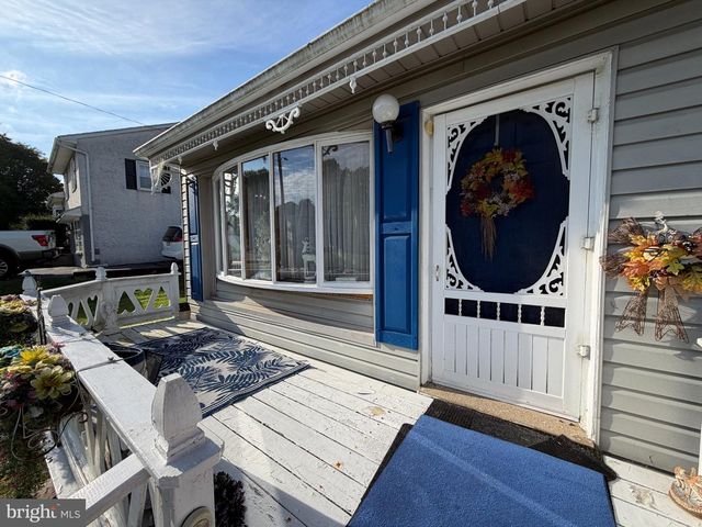 2483 W HELMS MNR, Upper Chichester, PA 19061