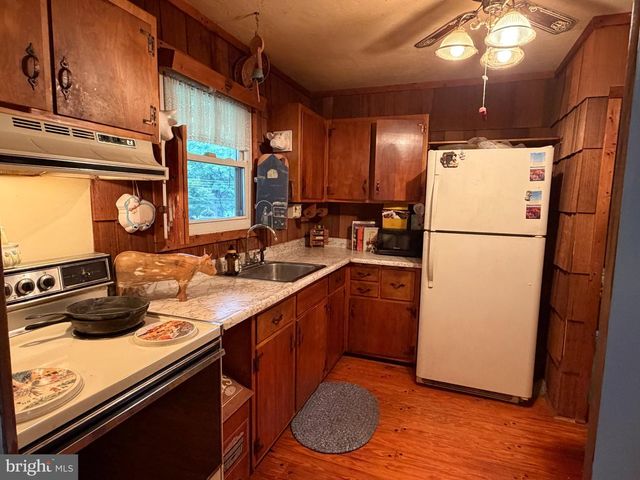 2483 W HELMS MNR, Upper Chichester, PA 19061