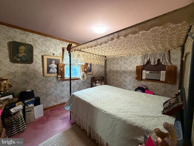 2483 W HELMS MNR, Upper Chichester, PA 19061
