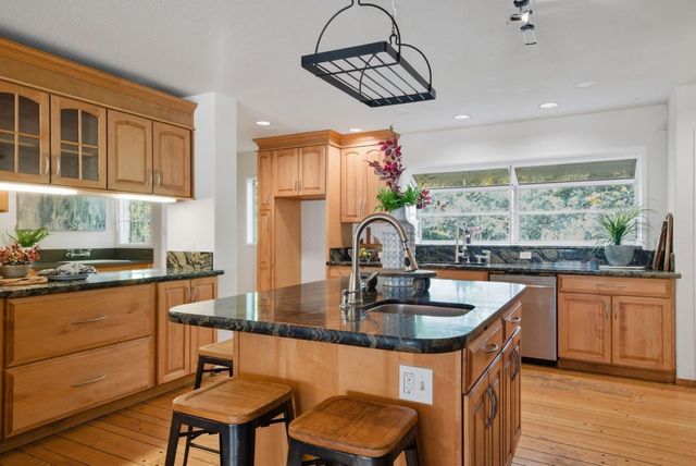 5401 Leona Street, Oakland, CA 94619