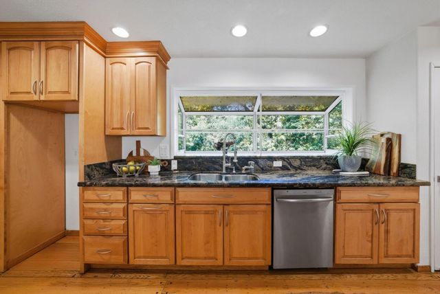 5401 Leona Street, Oakland, CA 94619