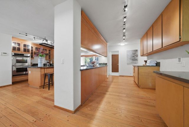 5401 Leona Street, Oakland, CA 94619