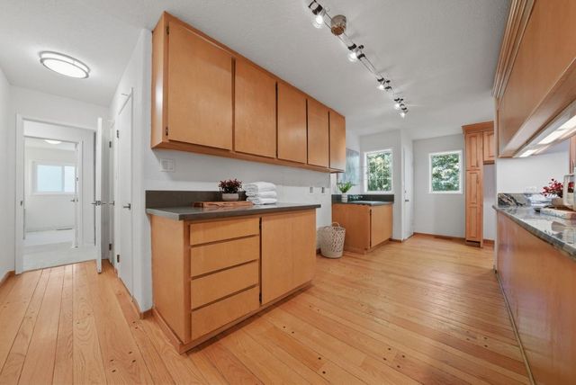 5401 Leona Street, Oakland, CA 94619