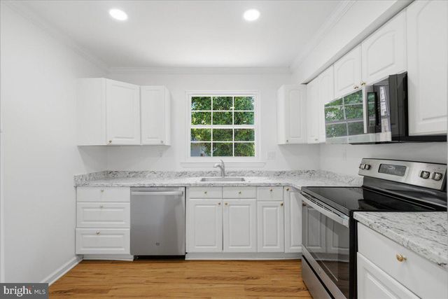 10598 REEDS LANDING CIR, Burke, VA 22015