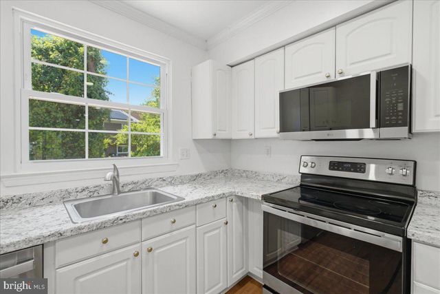 10598 REEDS LANDING CIR, Burke, VA 22015