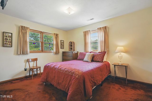6 Machamer Court, Johnson City, TN 37604