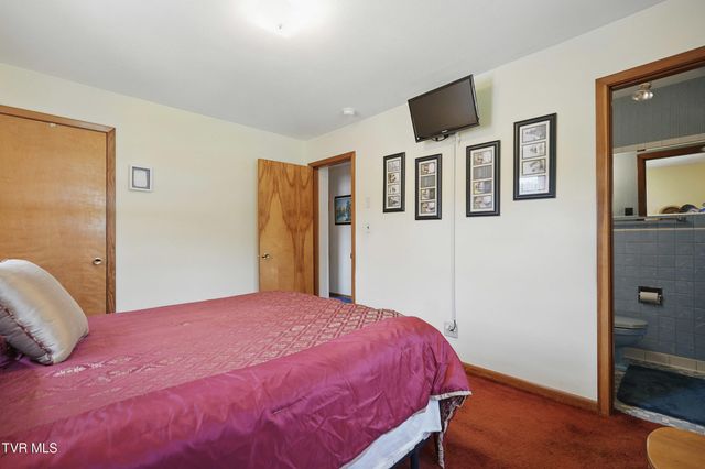 6 Machamer Court, Johnson City, TN 37604