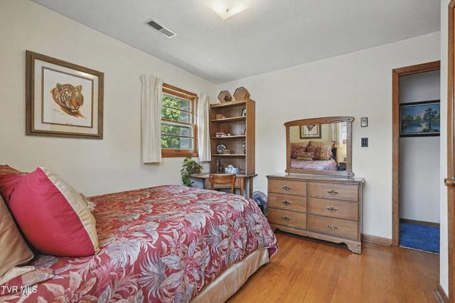 6 Machamer Court, Johnson City, TN 37604