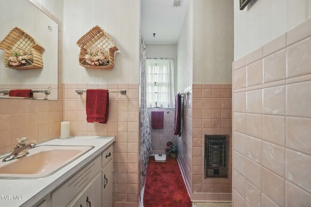 6 Machamer Court, Johnson City, TN 37604