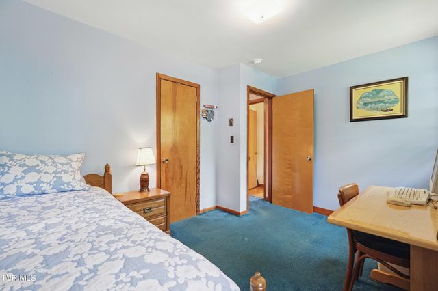 6 Machamer Court, Johnson City, TN 37604
